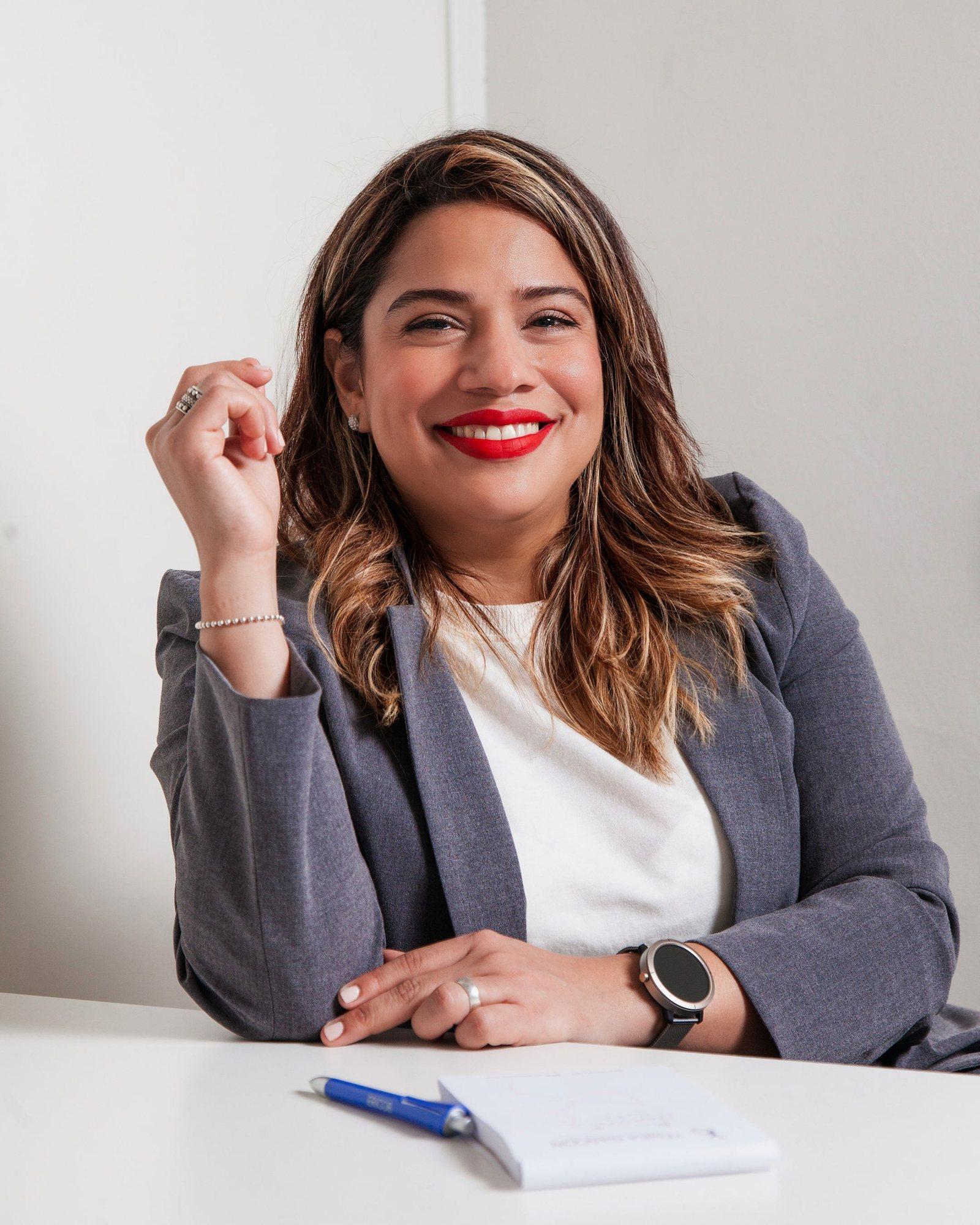 Retrato de la Dra. Yesika Gascon en su consultorio